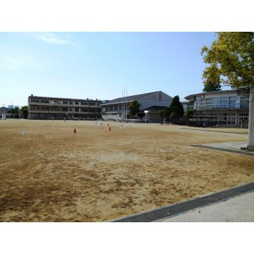 南山本小学校