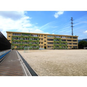 東山本小学校