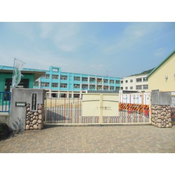 南高安小学校